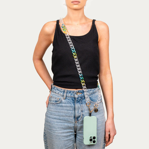 Chaînes-bijoux ZANAÉ – Collection BUBBLEGUM : accessoires colorés en perles acryliques et acier doré, disponibles en version longue.