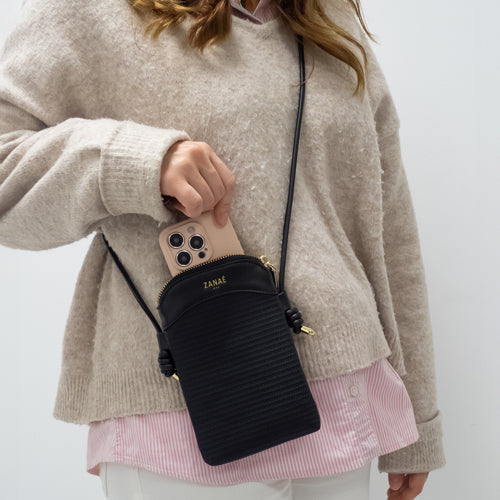 sac bandoulière élégant avec 2 compartiments, poche zippée et emplacement smartphone. Design raffiné, universel et pratique.