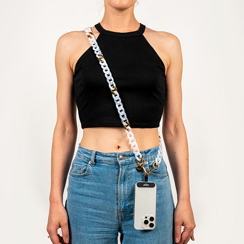 Chaînes-bijoux – Collection Milky Way : accessoires de téléphone élégants en acrylique et acier doré, inspirés du cosmos, de la lumière et de l’énergie céleste.